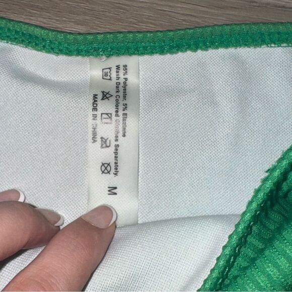 Women's Vibrant Kelly Green Bandeau Bikini Set with Pearl Accent - Picture 6 of 7